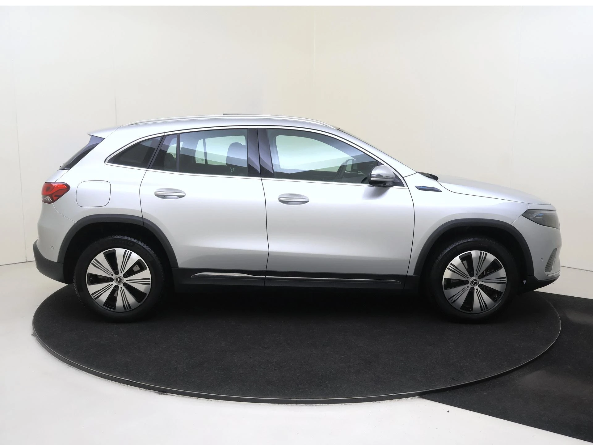 Mercedes-Benz-EQA-image-8
