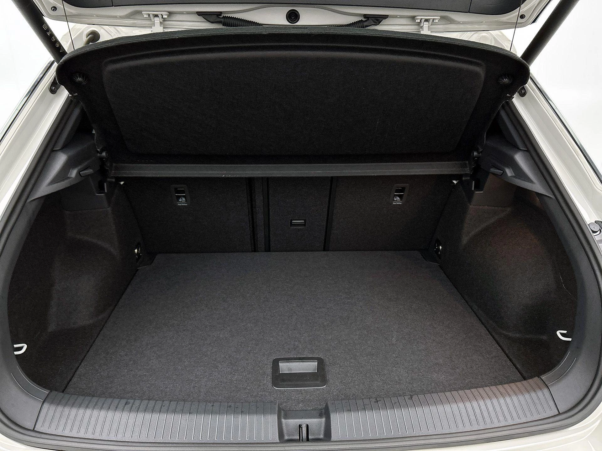 Volkswagen-T-Roc-image-24