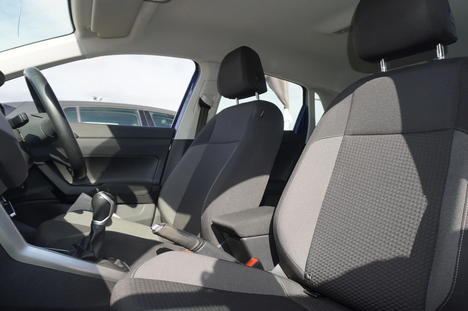 Volkswagen-Polo-image-8