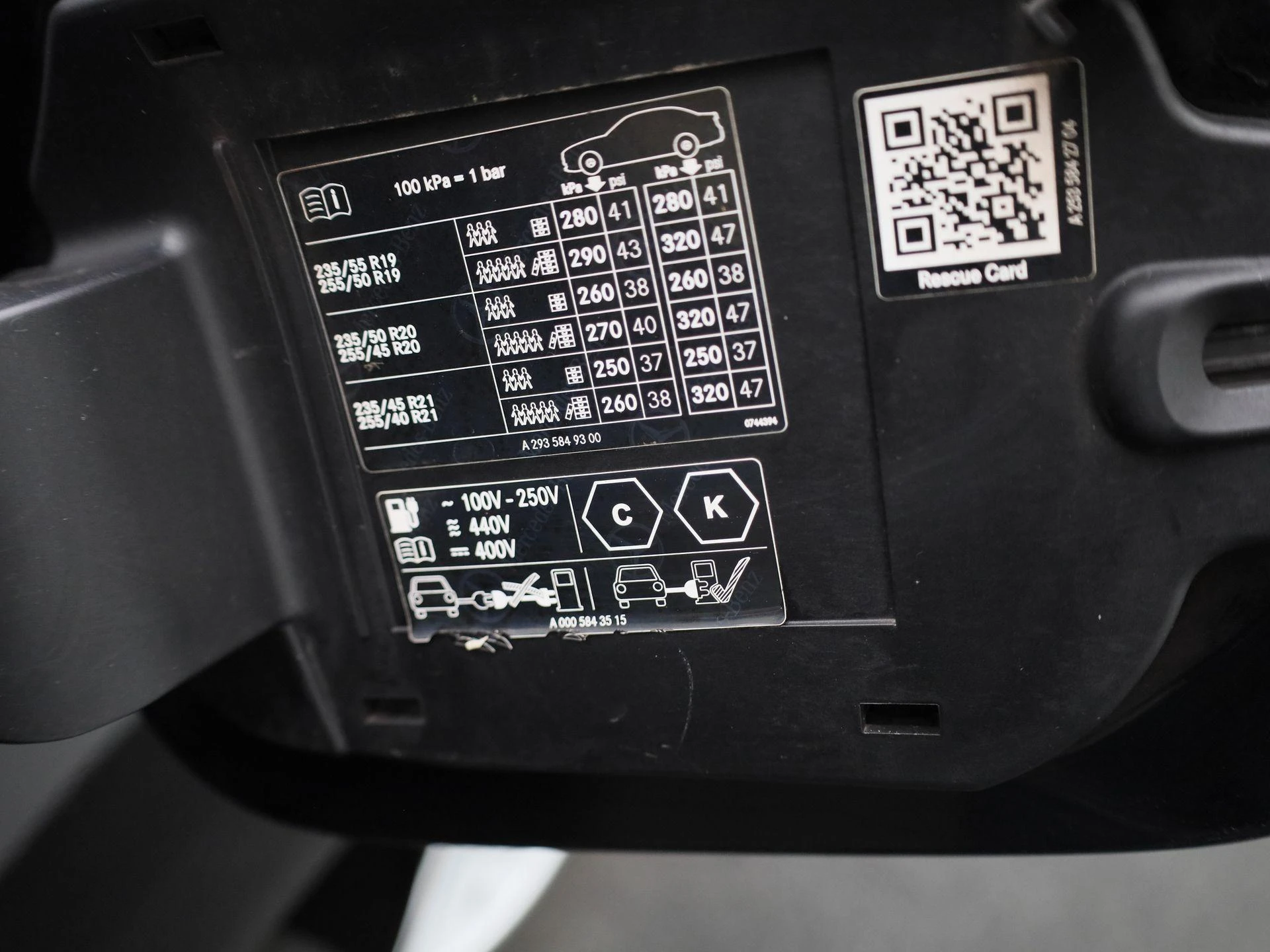 Mercedes-Benz-EQC-image-64