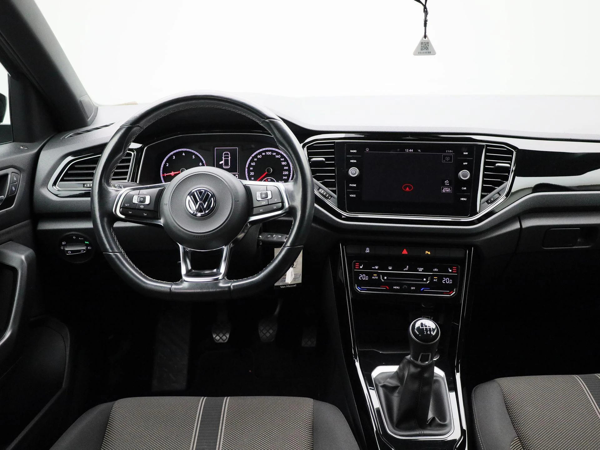 Volkswagen-T-Roc-image-6