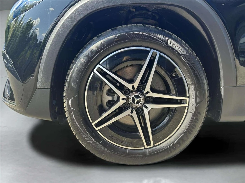 Mercedes-Benz-EQB-image-8