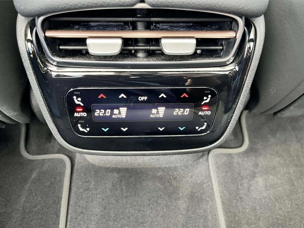 Mercedes-Benz-EQE-image-21