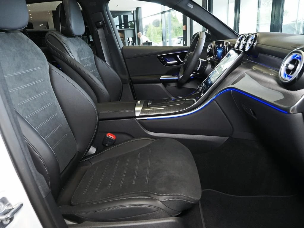 Mercedes-Benz-GLC 220 d-image-13