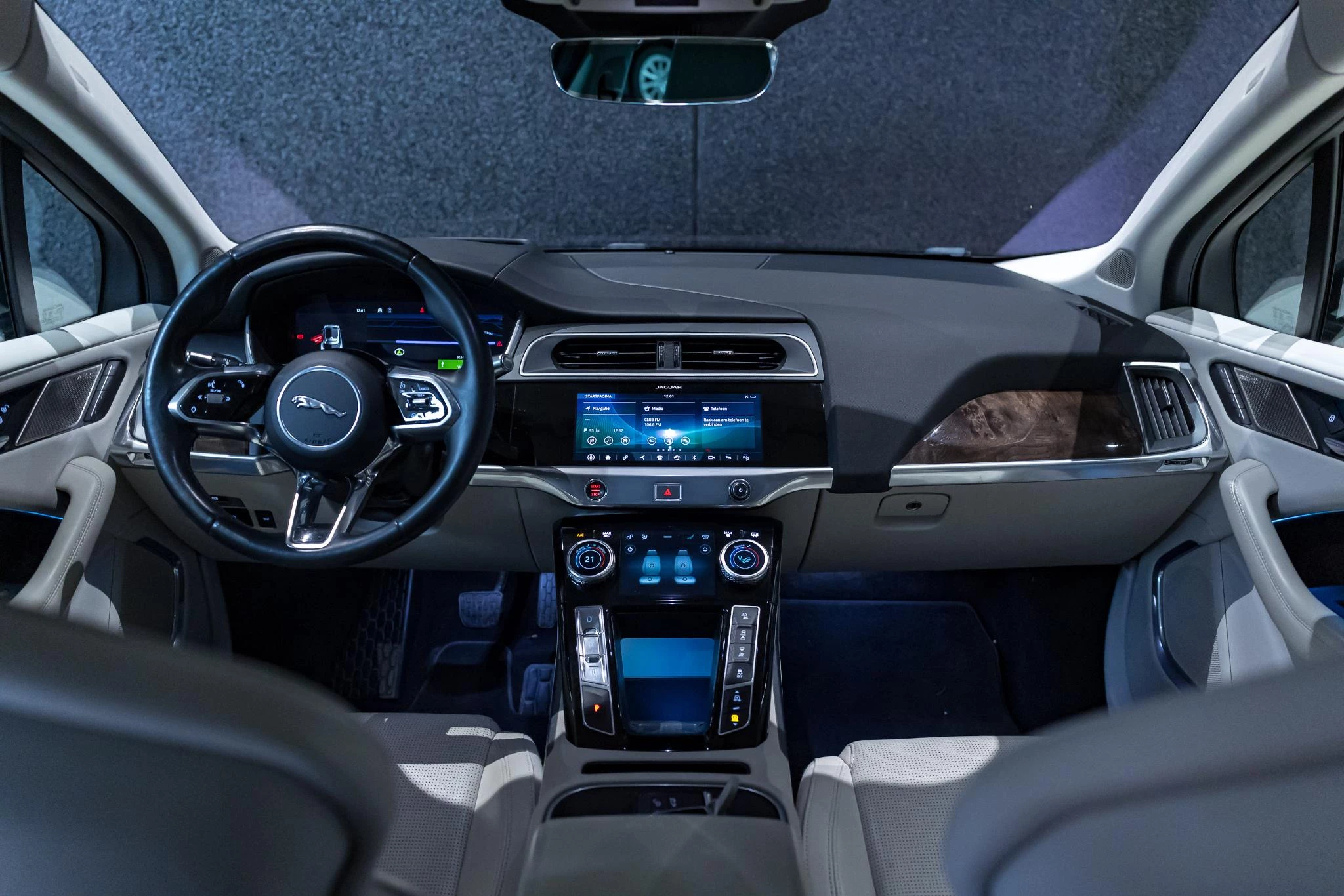 Jaguar-I-PACE-image-17