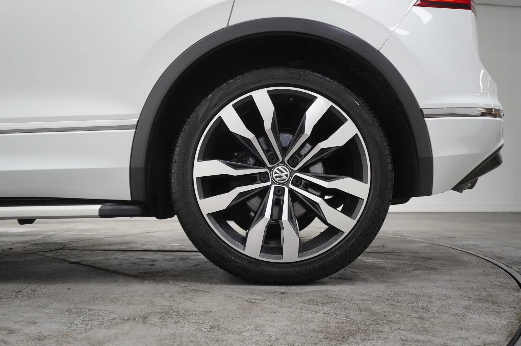 Volkswagen-Tiguan-image-18