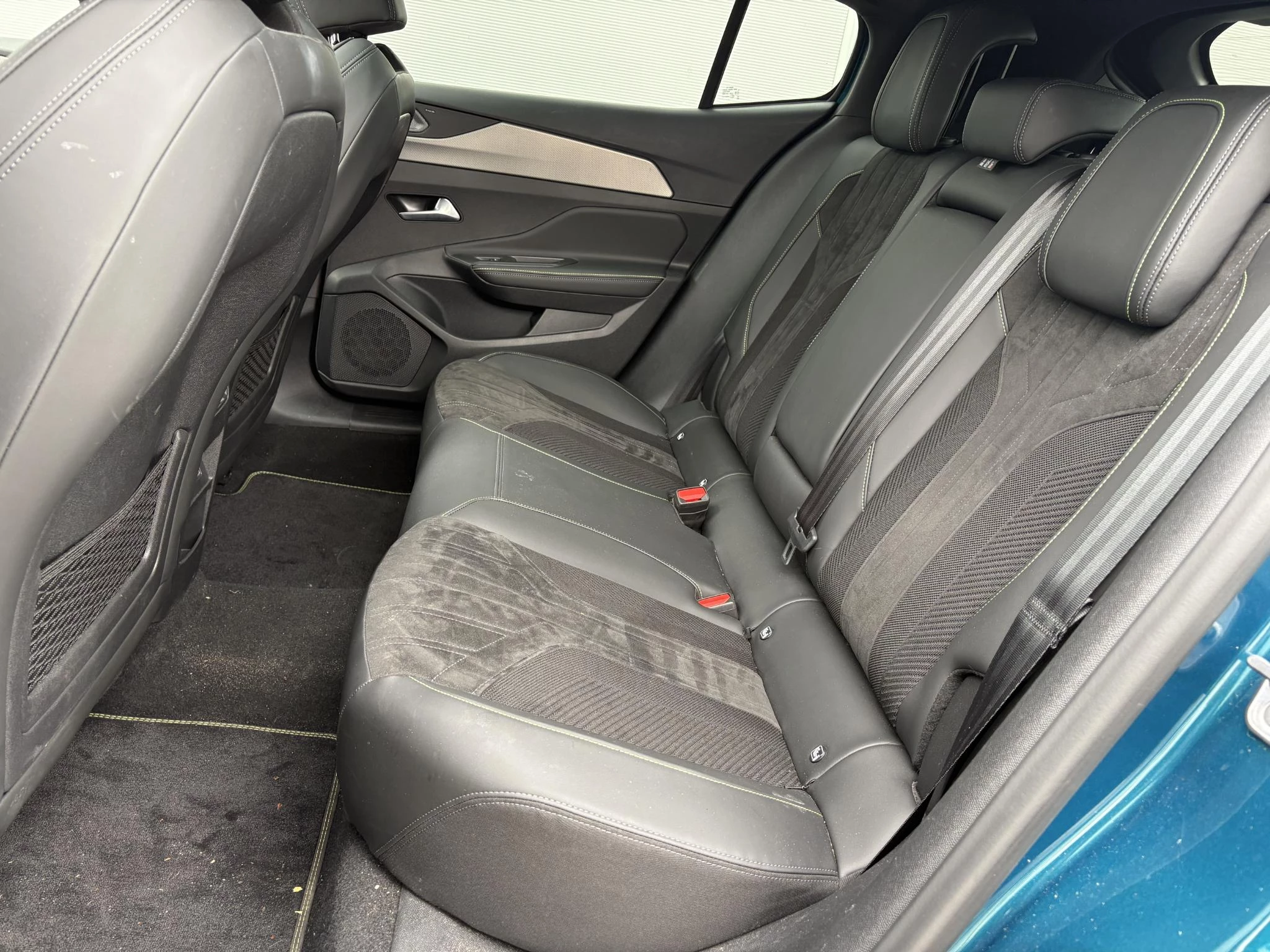 Peugeot 408 1.6 HYbrid GT 225 EAT8 First Edition