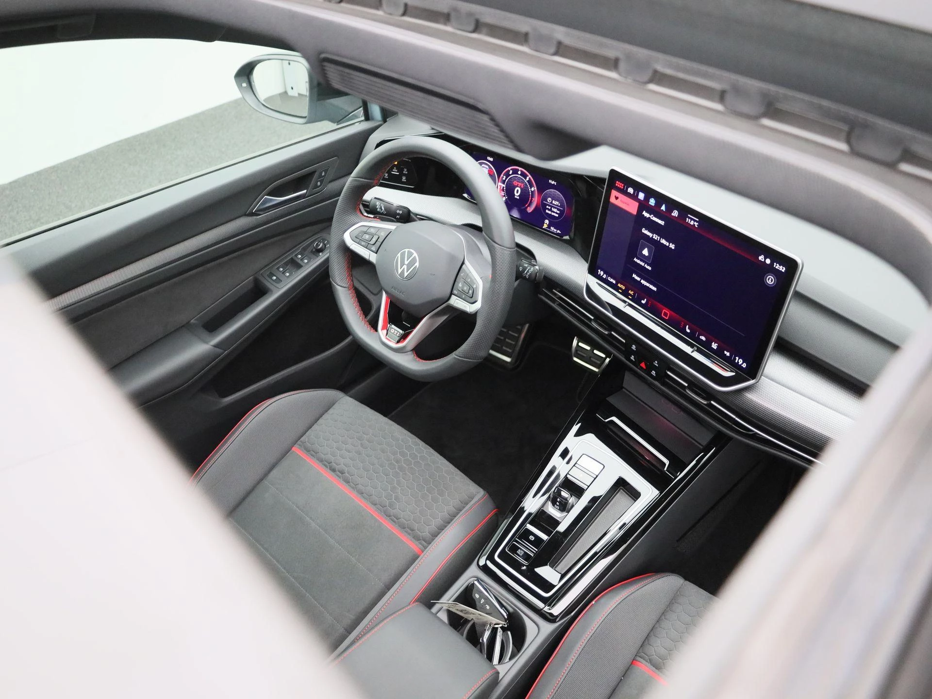 Volkswagen-Golf-image-35