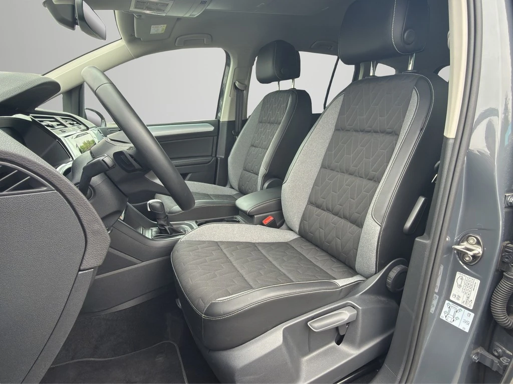 Volkswagen-Touran-image-6