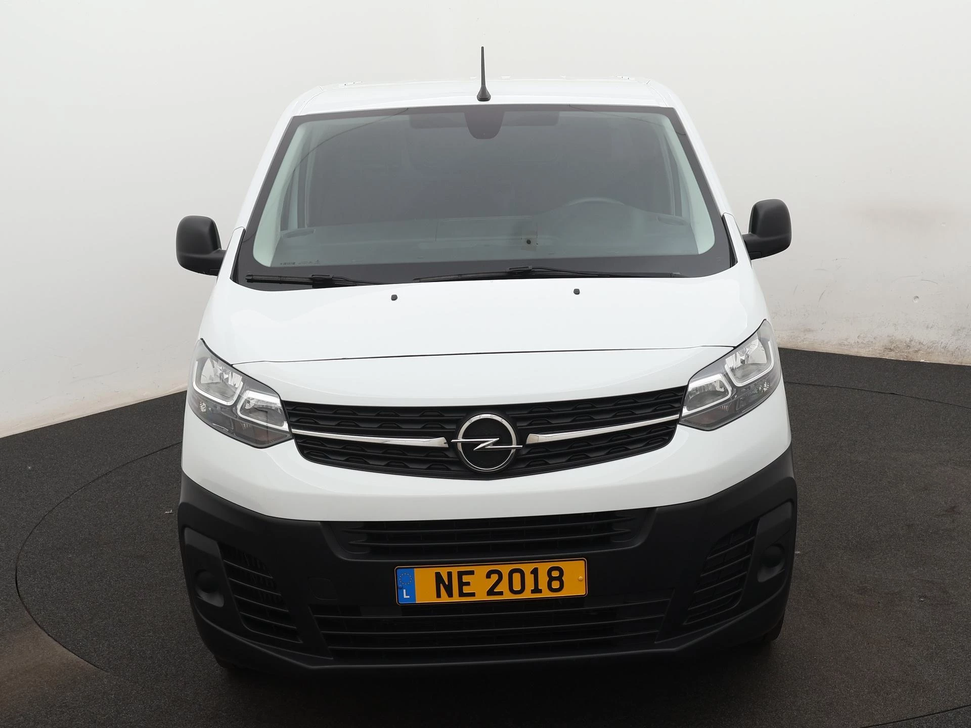 Opel-Vivaro-image-8