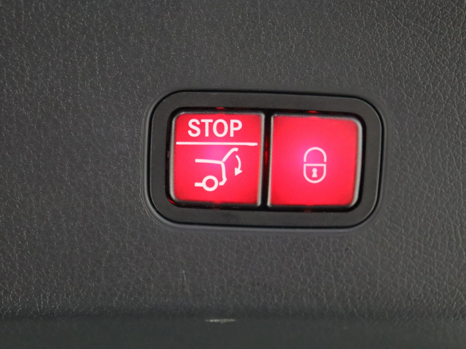 Mercedes-Benz-GLC-image-32