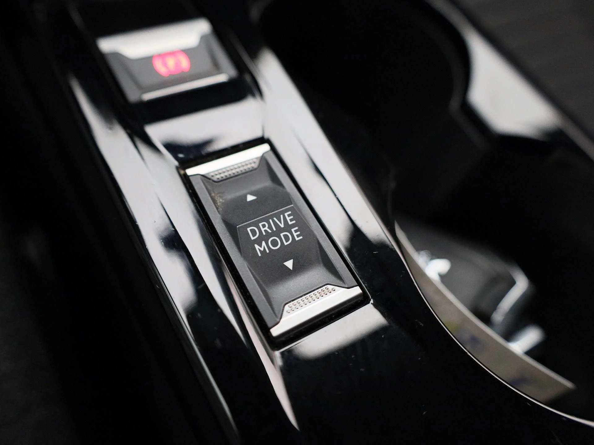 Peugeot-e-208-image-30