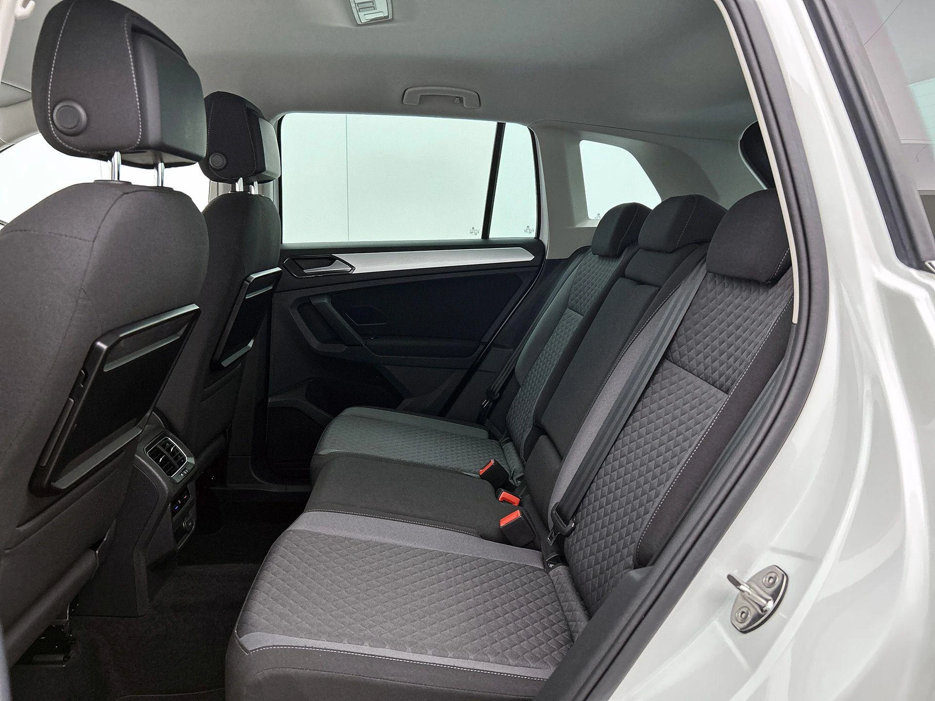 Volkswagen-Tiguan-image-25