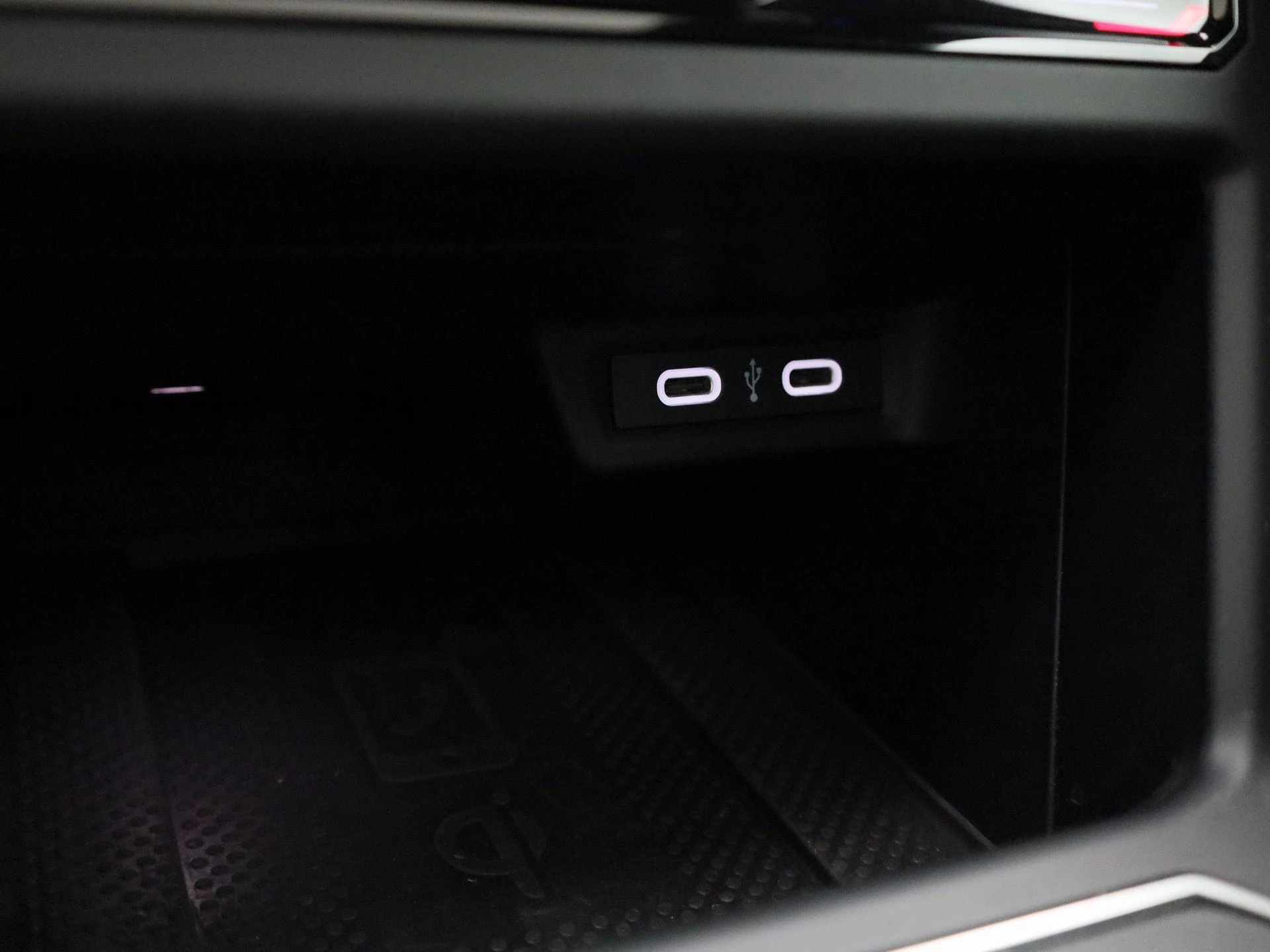 Volkswagen-Polo-image-23