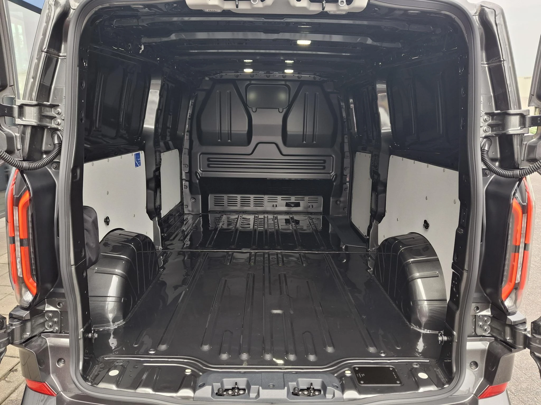 Ford E-Transit Custom L2 Limited 71 kWh