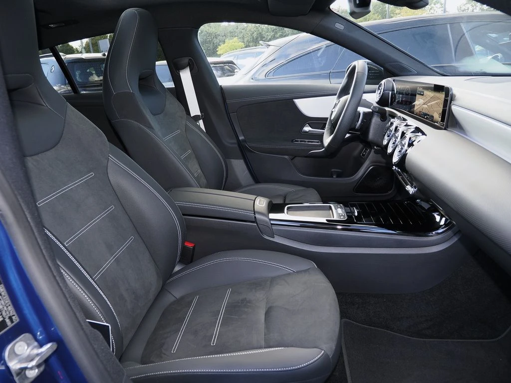 Mercedes-Benz-CLA 200-image-11