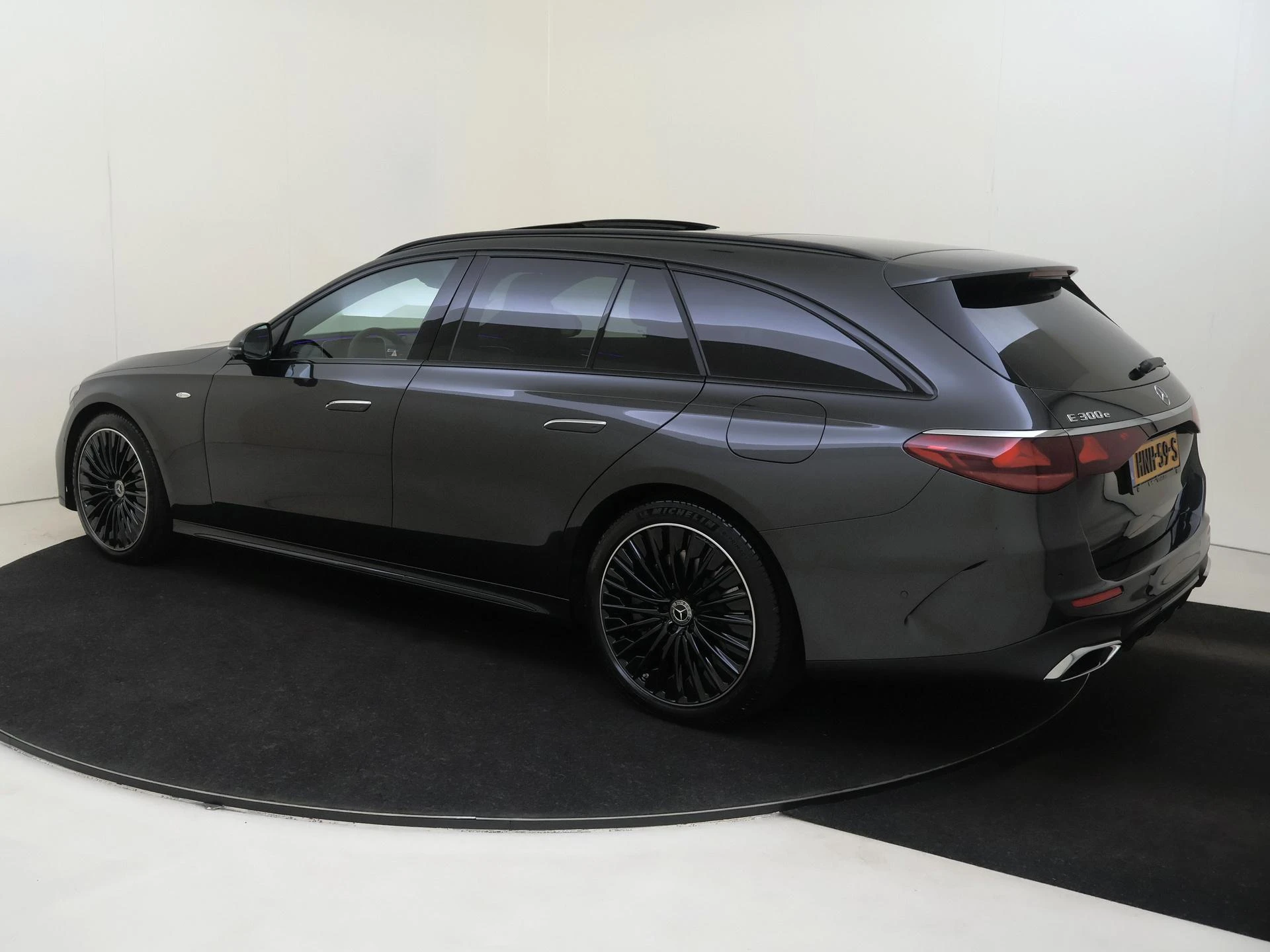 Mercedes-Benz-E-Klasse-image-2