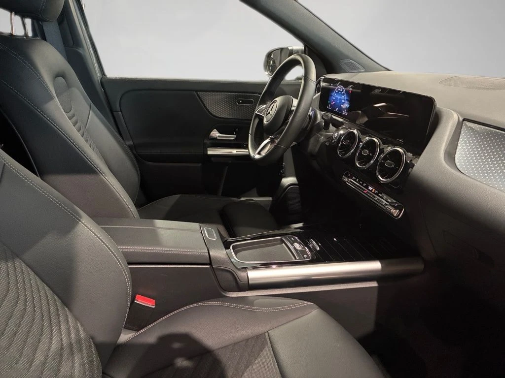 Mercedes-Benz-GLA 200 d-image-15