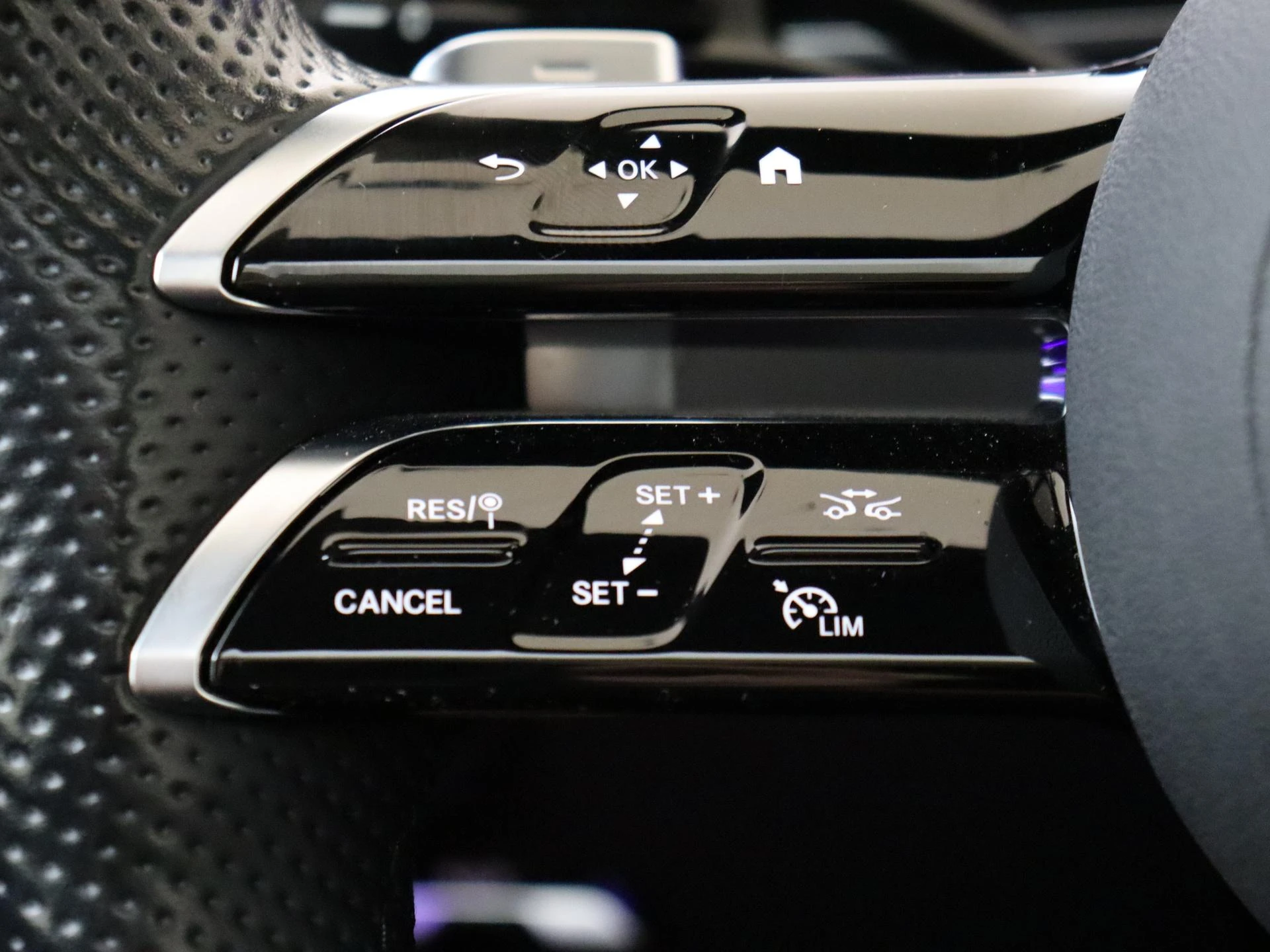 Mercedes-Benz-C-Klasse-image-12