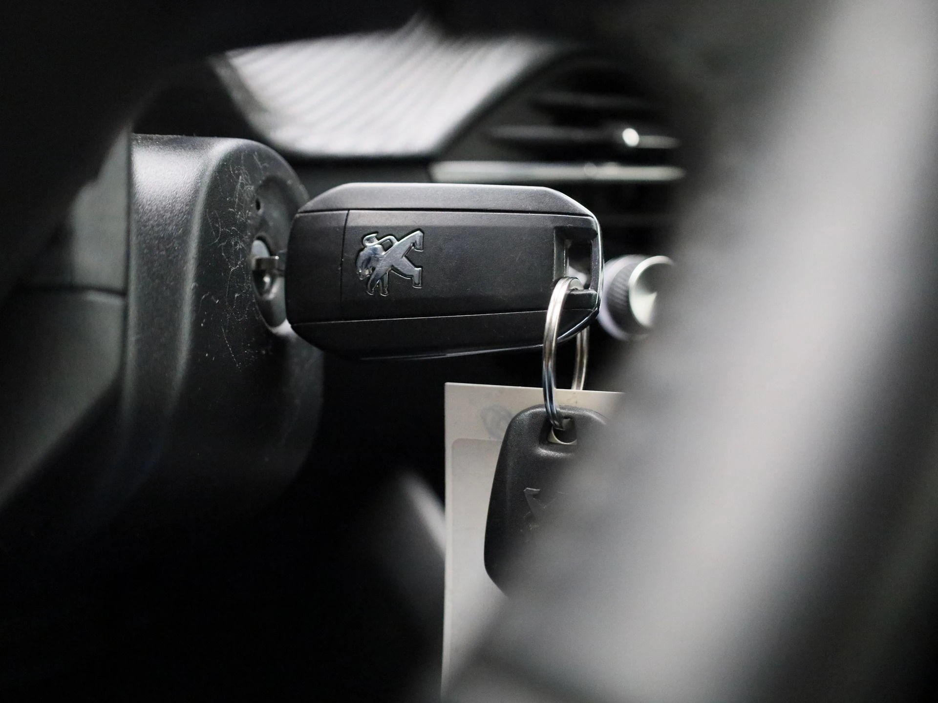 Peugeot-208-image-19