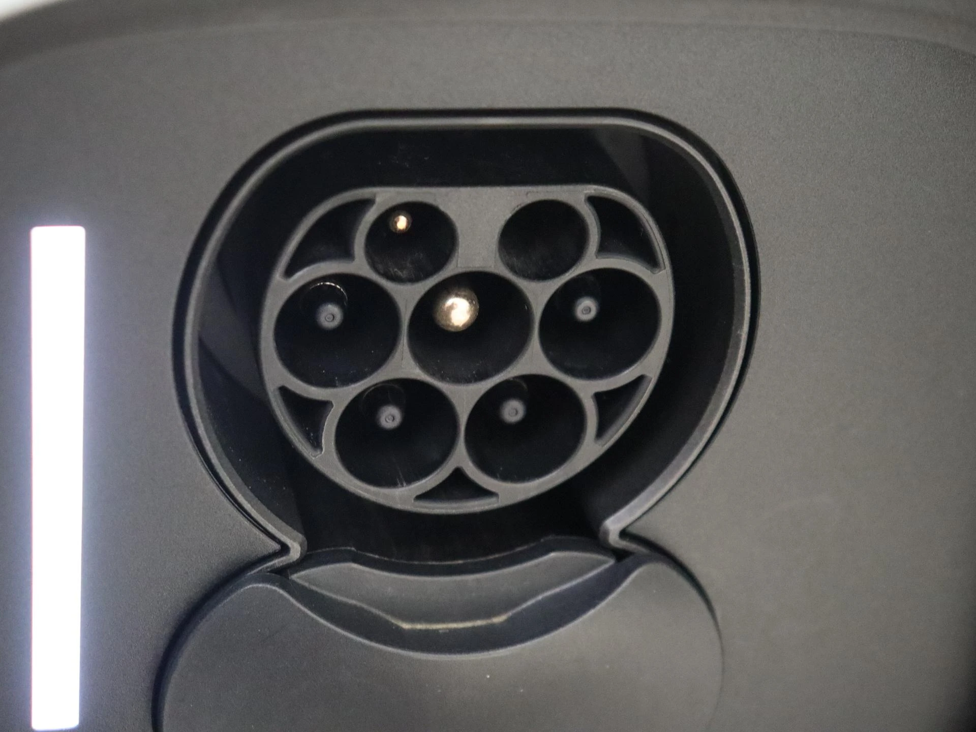 Mercedes-Benz-EQS-image-30