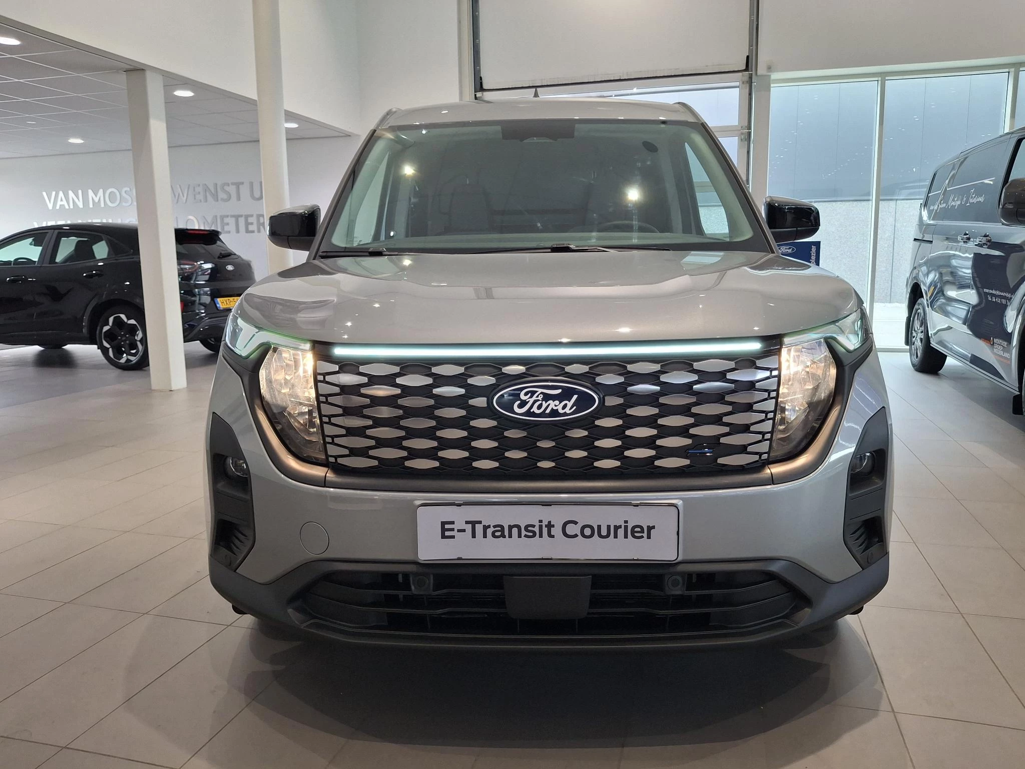 Ford-E-Transit Courier-image-1