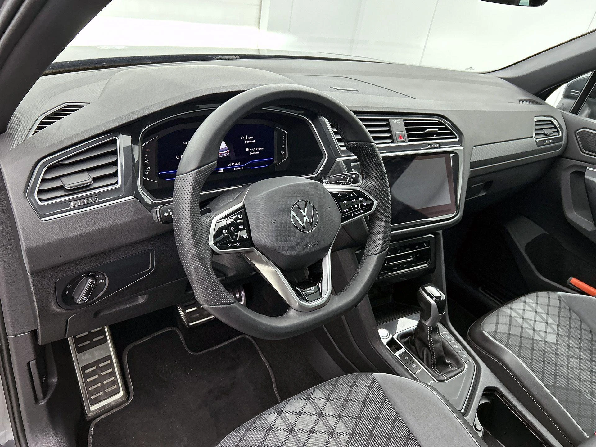 Volkswagen-Tiguan-image-18