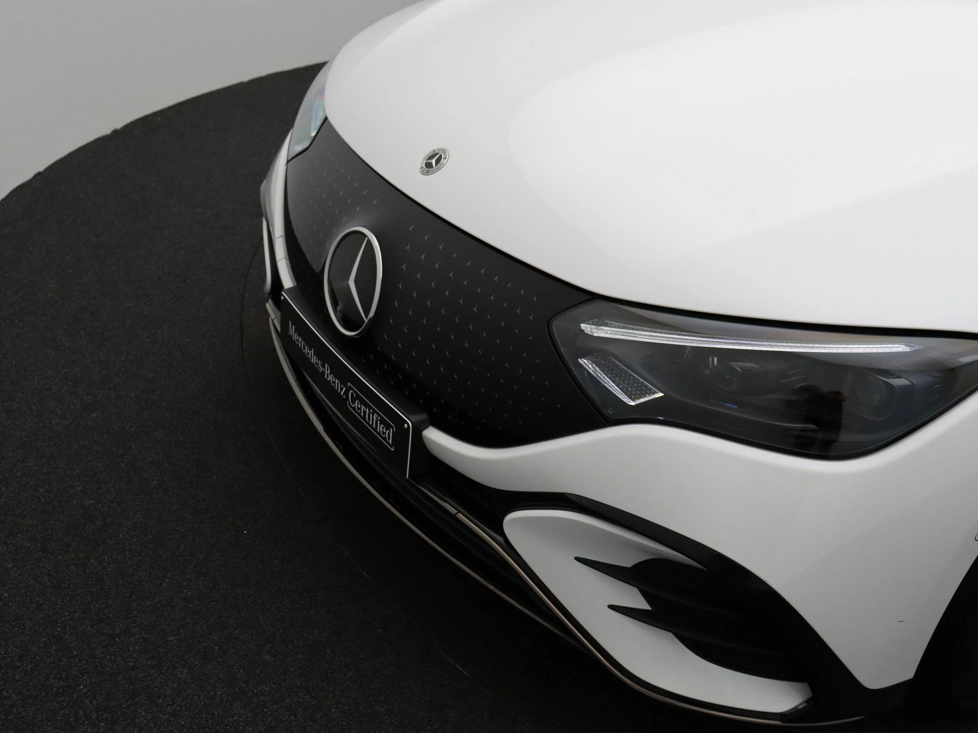 Mercedes-Benz-EQE-image-31