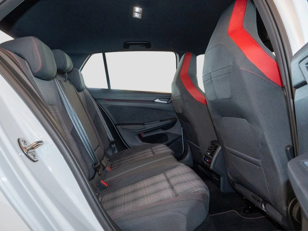 Volkswagen-Golf-image-9