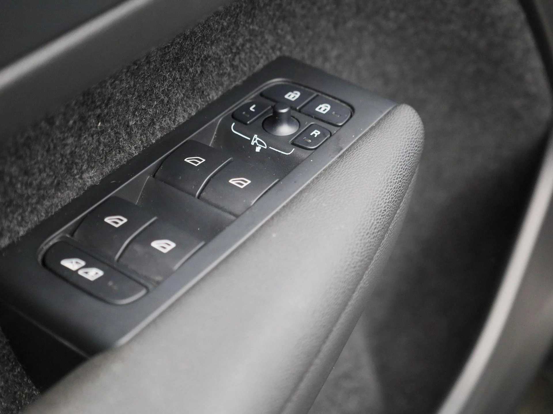 Volvo-XC40-image-28