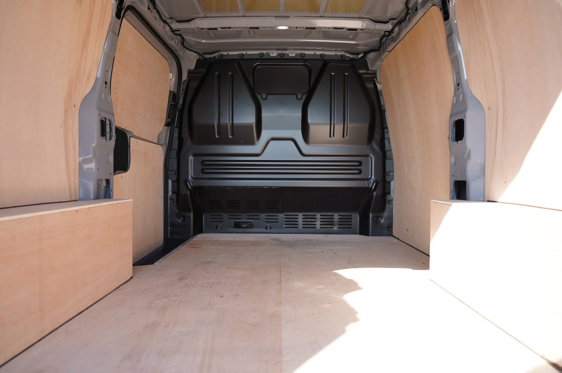 Volkswagen-Transporter-image-12