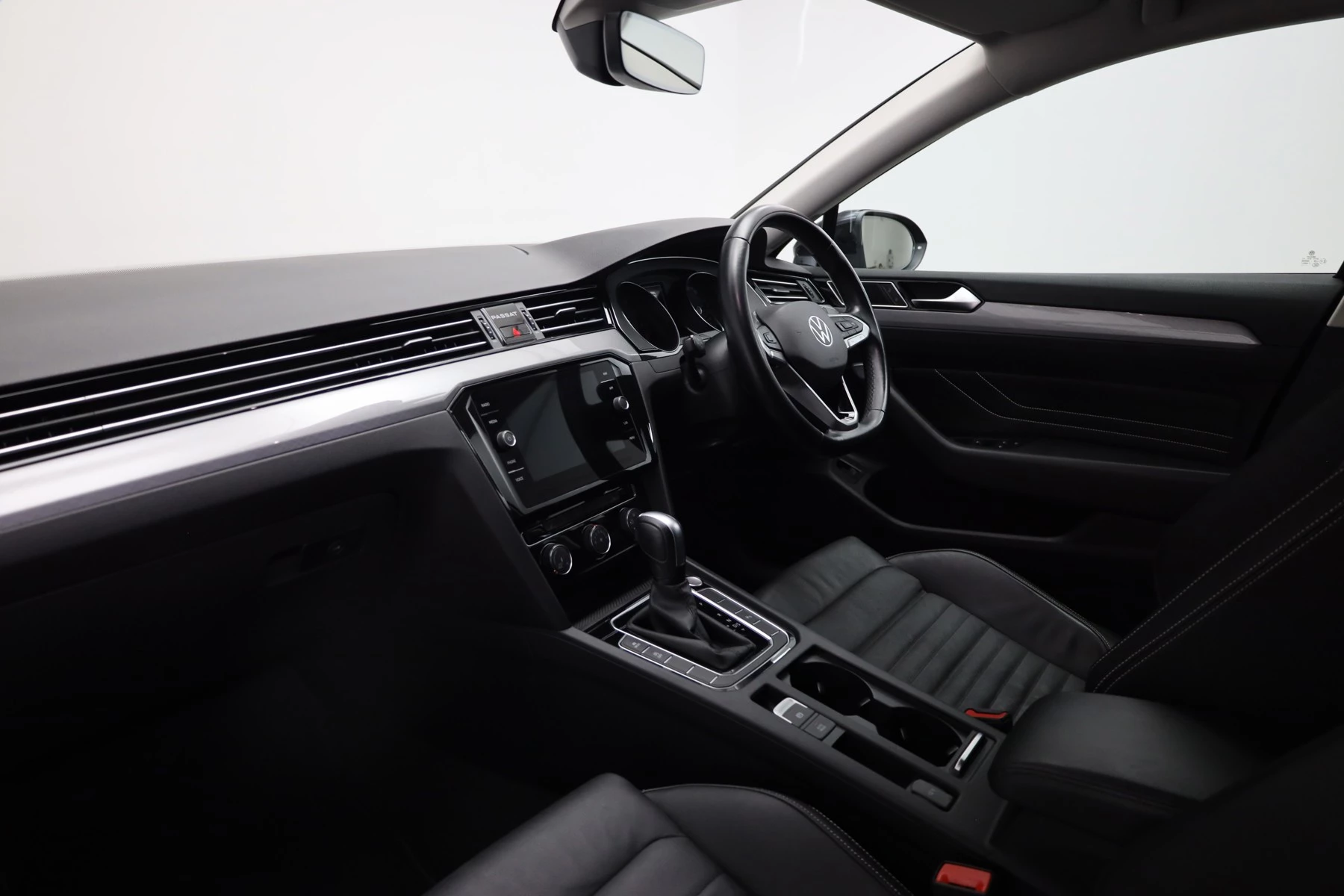 Volkswagen-Passat-image-1