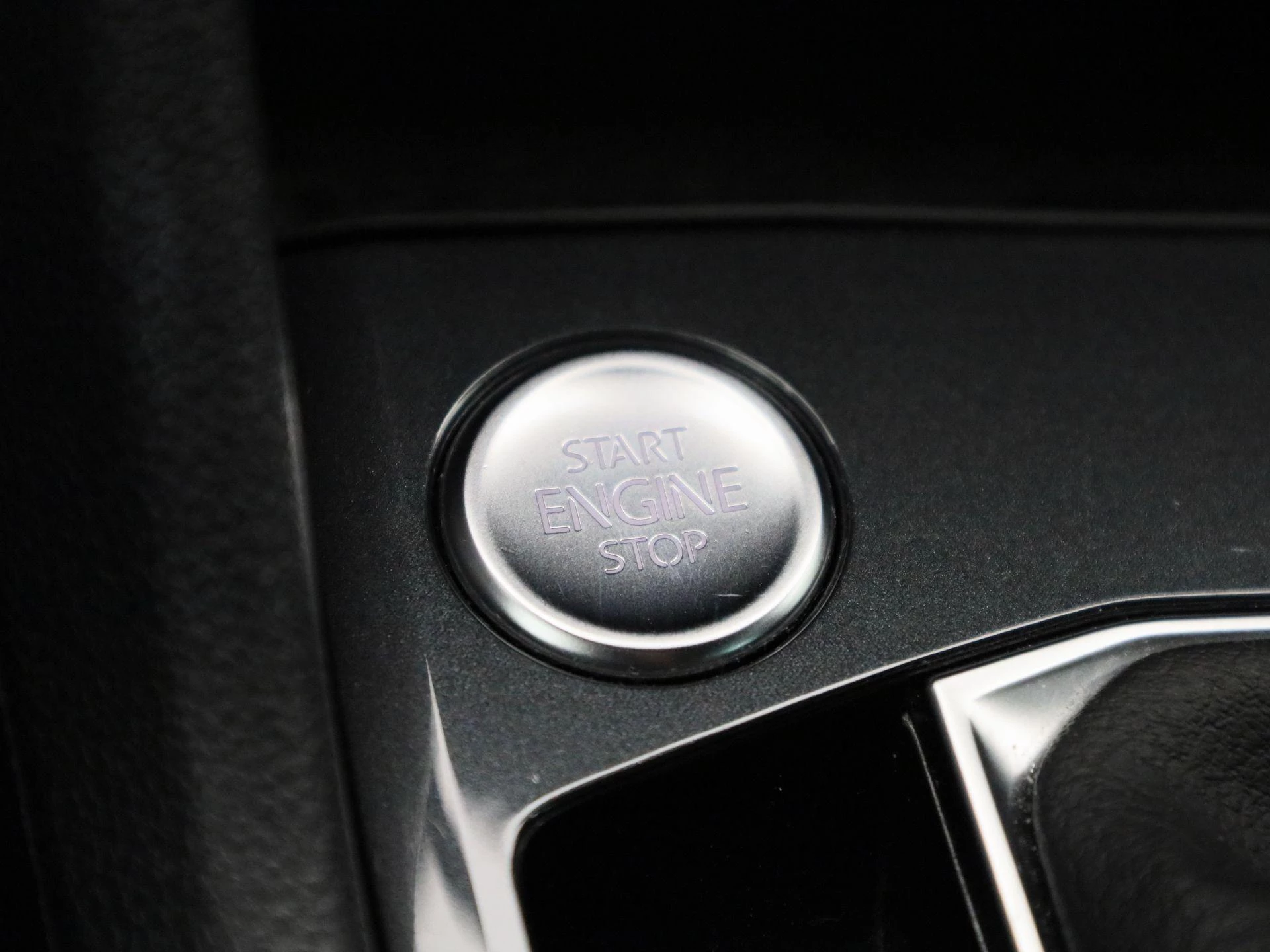 Volkswagen-Tiguan-image-19