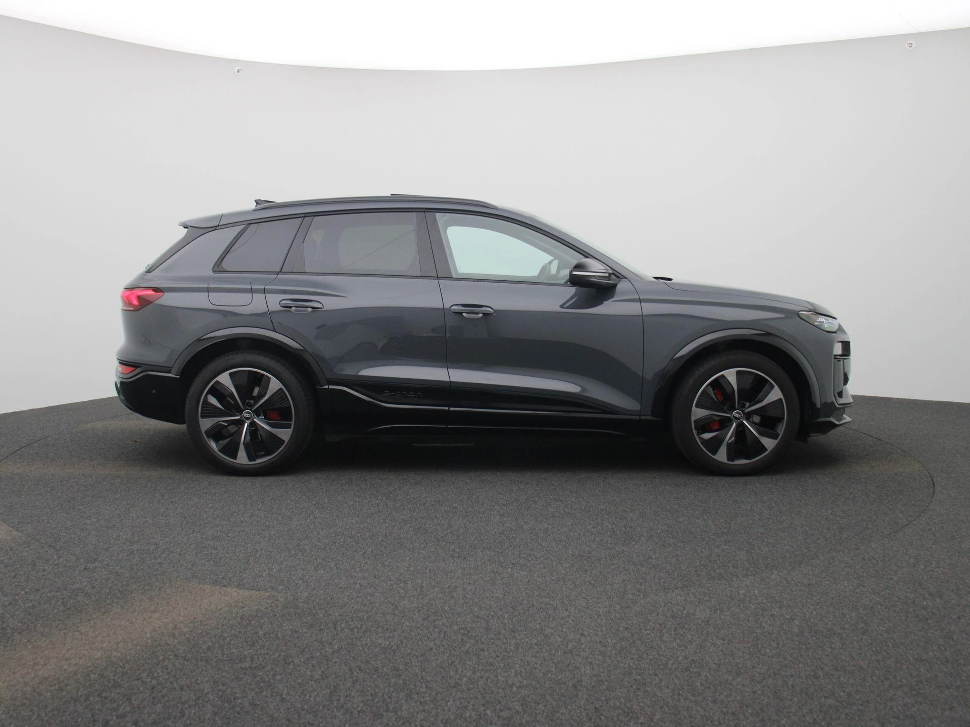 Audi-Q6 e-tron-image-5