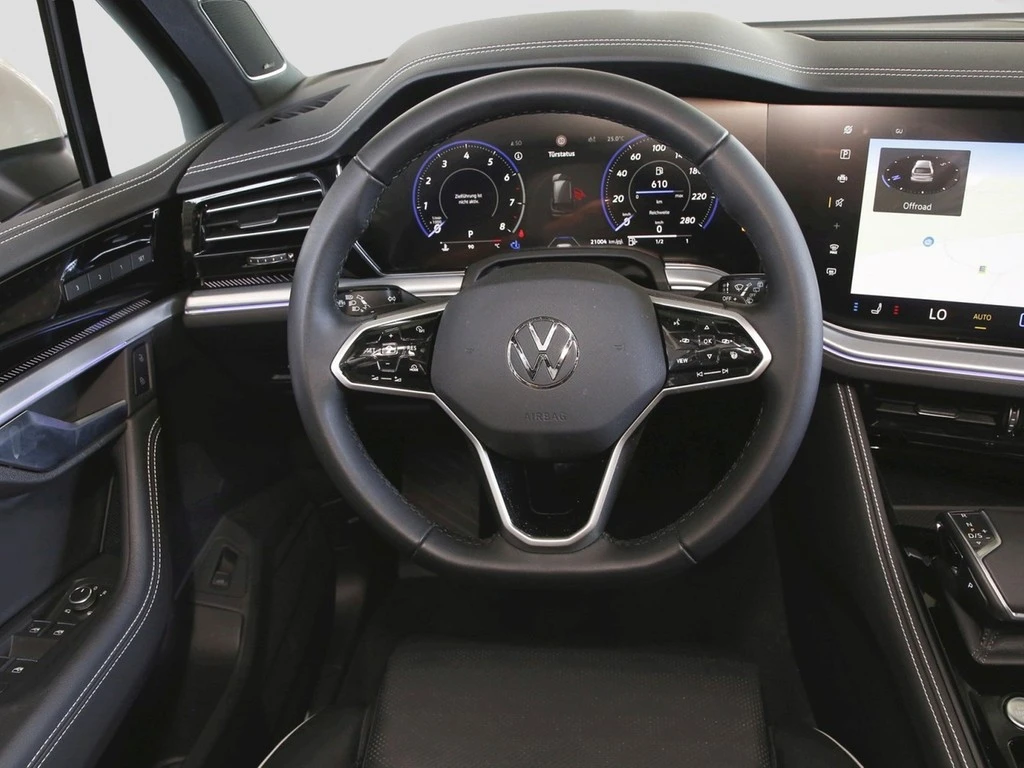 Volkswagen-Touareg-image-13