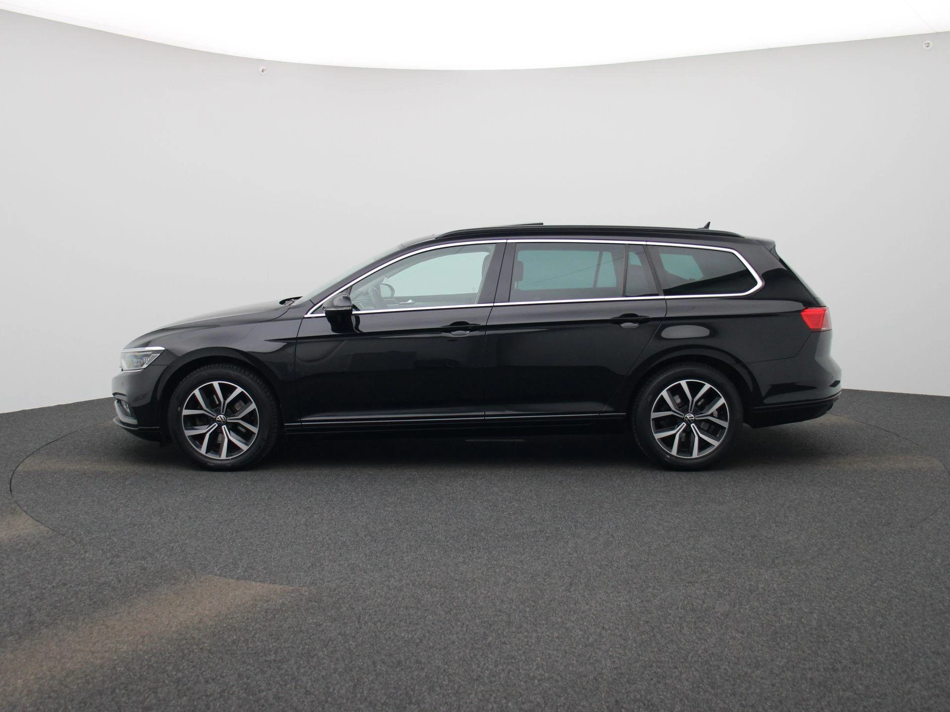 Volkswagen-Passat-image-4