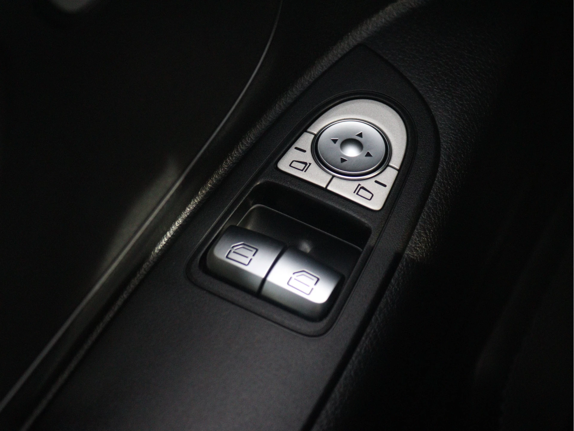 Mercedes-Benz-eVito-image-6