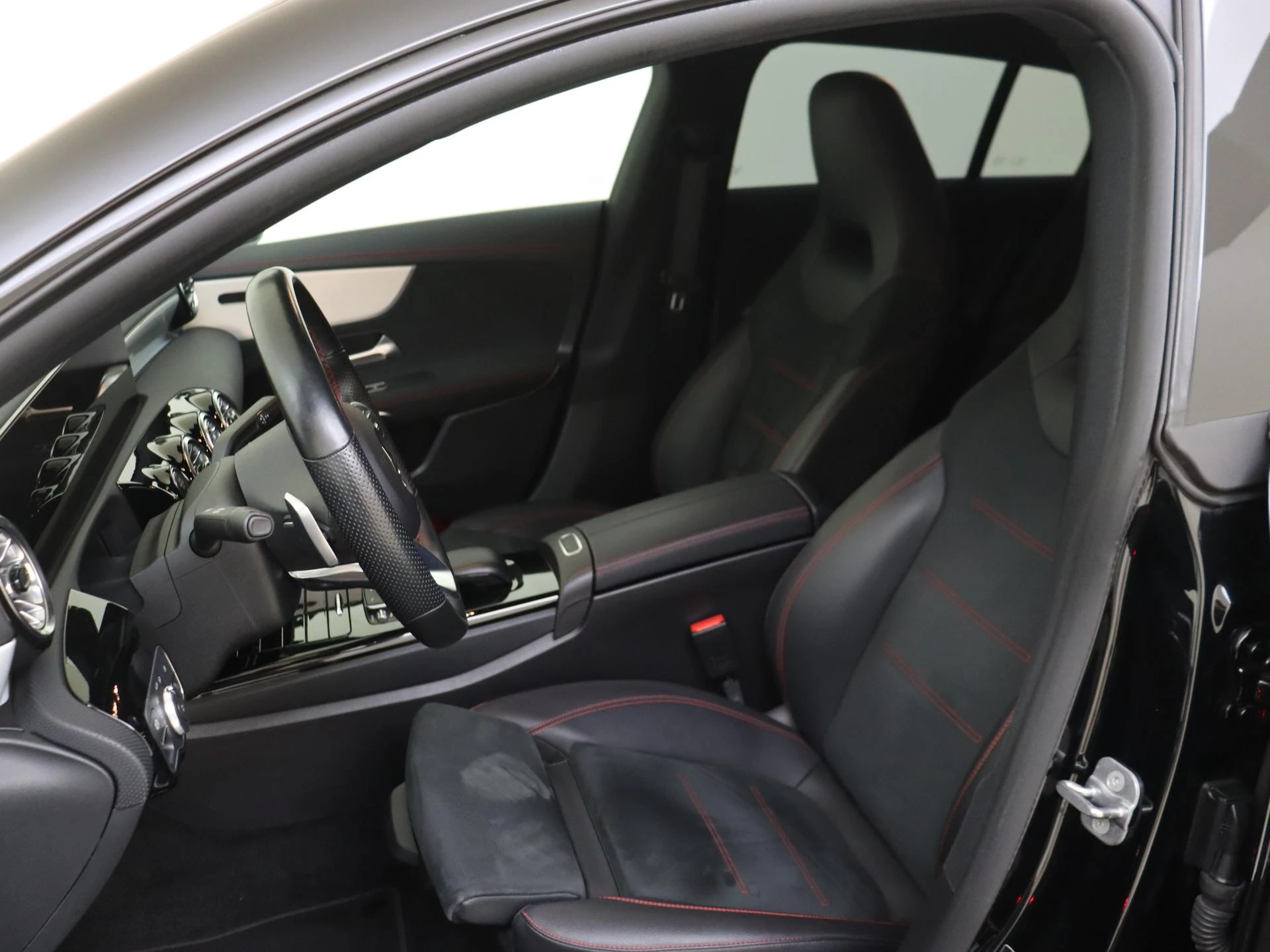 Mercedes-Benz-CLA-image-10