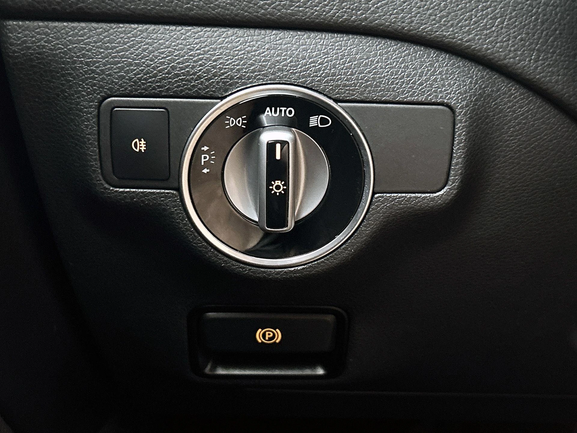 Mercedes-Benz-CLA-image-14