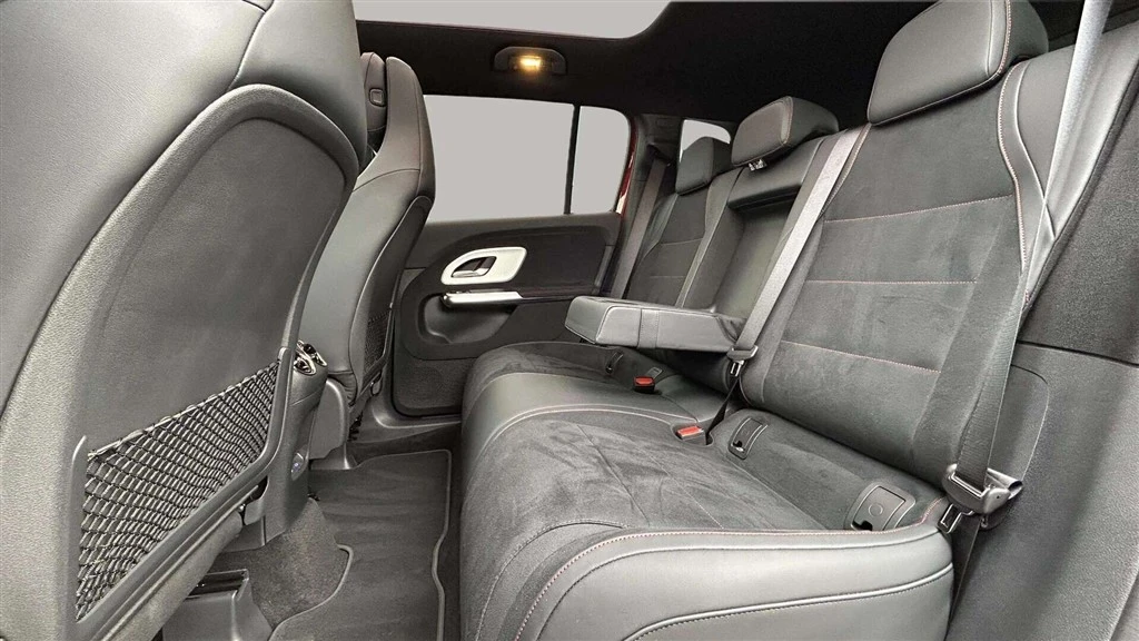 Mercedes-Benz-GLB-image-23