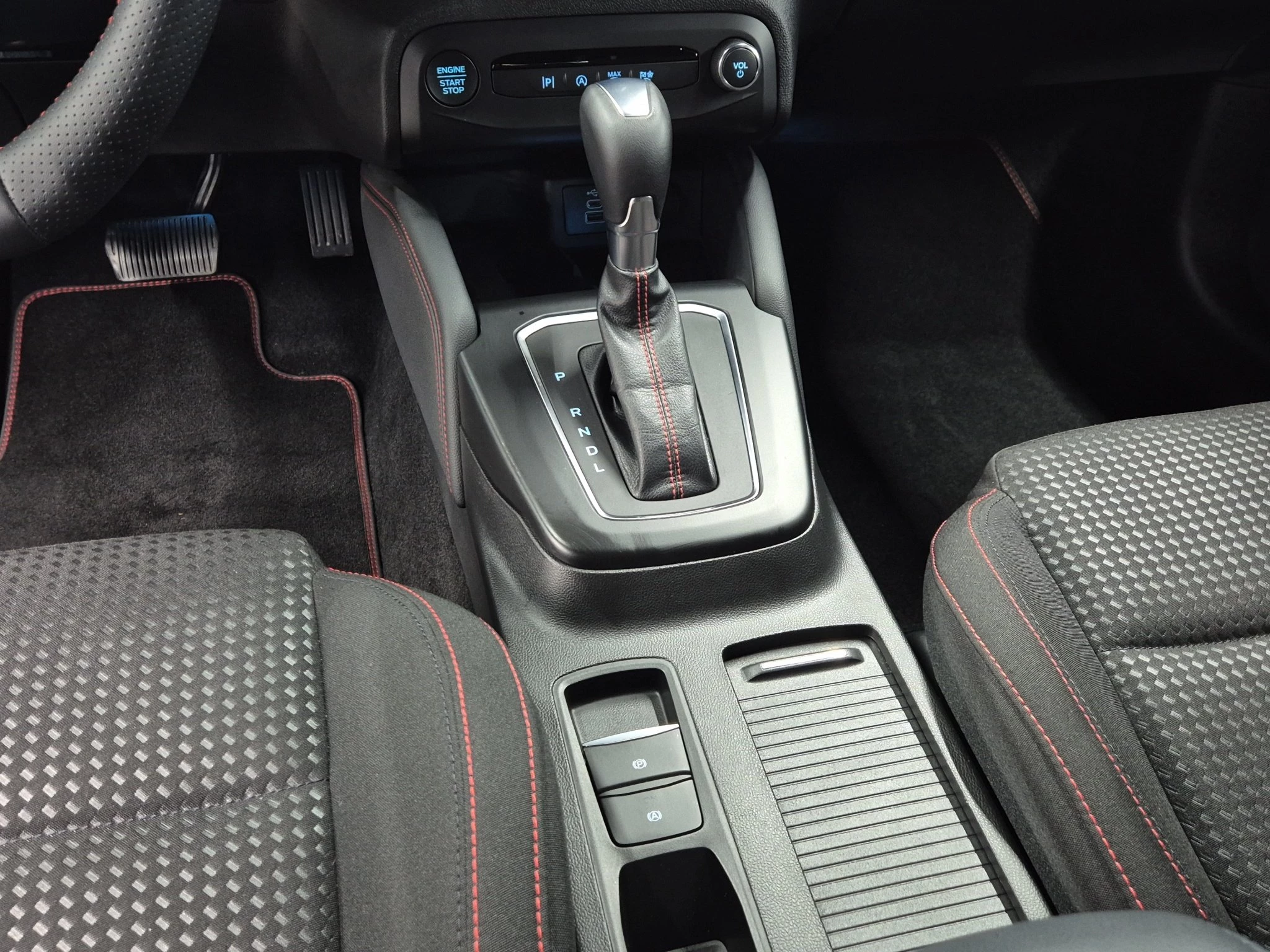 Ford Focus ST-Line X Turnier Aut.*AHK*ACC*HUD*KAM*NAVI*WINTER-PKT.