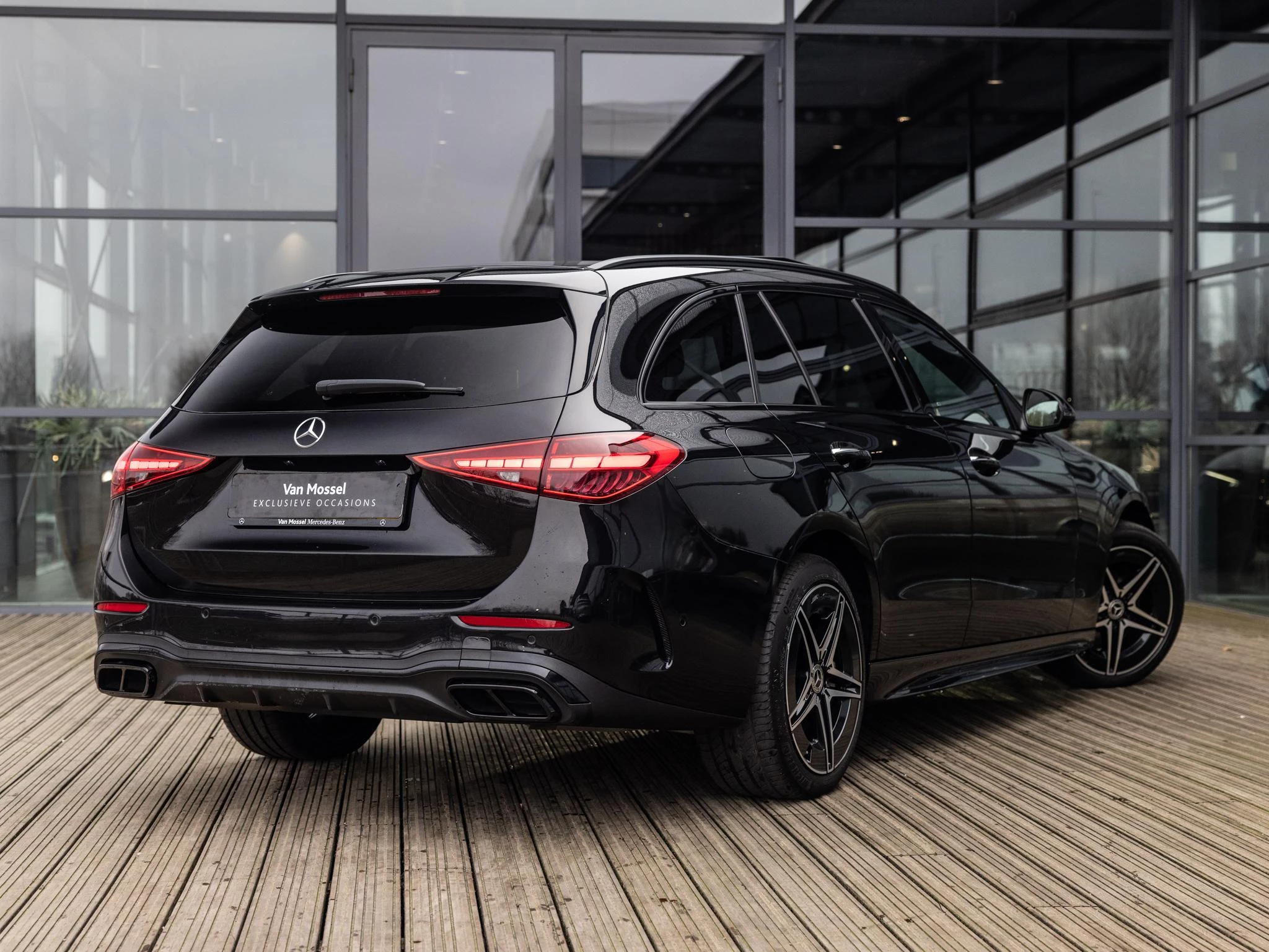 Mercedes-Benz-C-Klasse-image-1