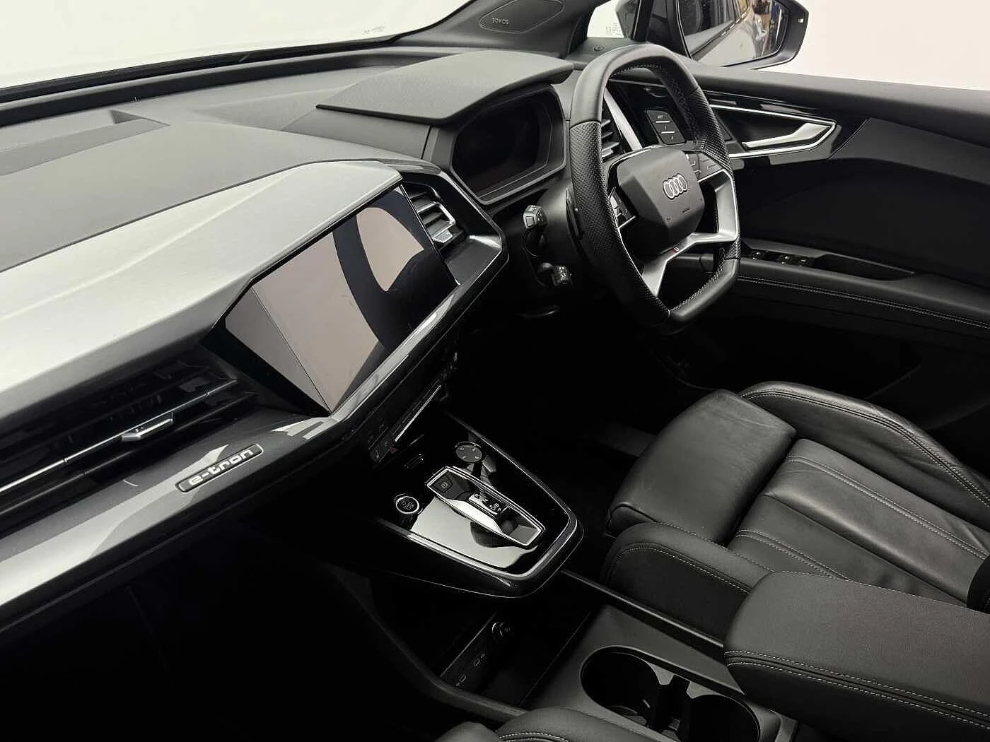 Audi-Q4 e-tron-image-1