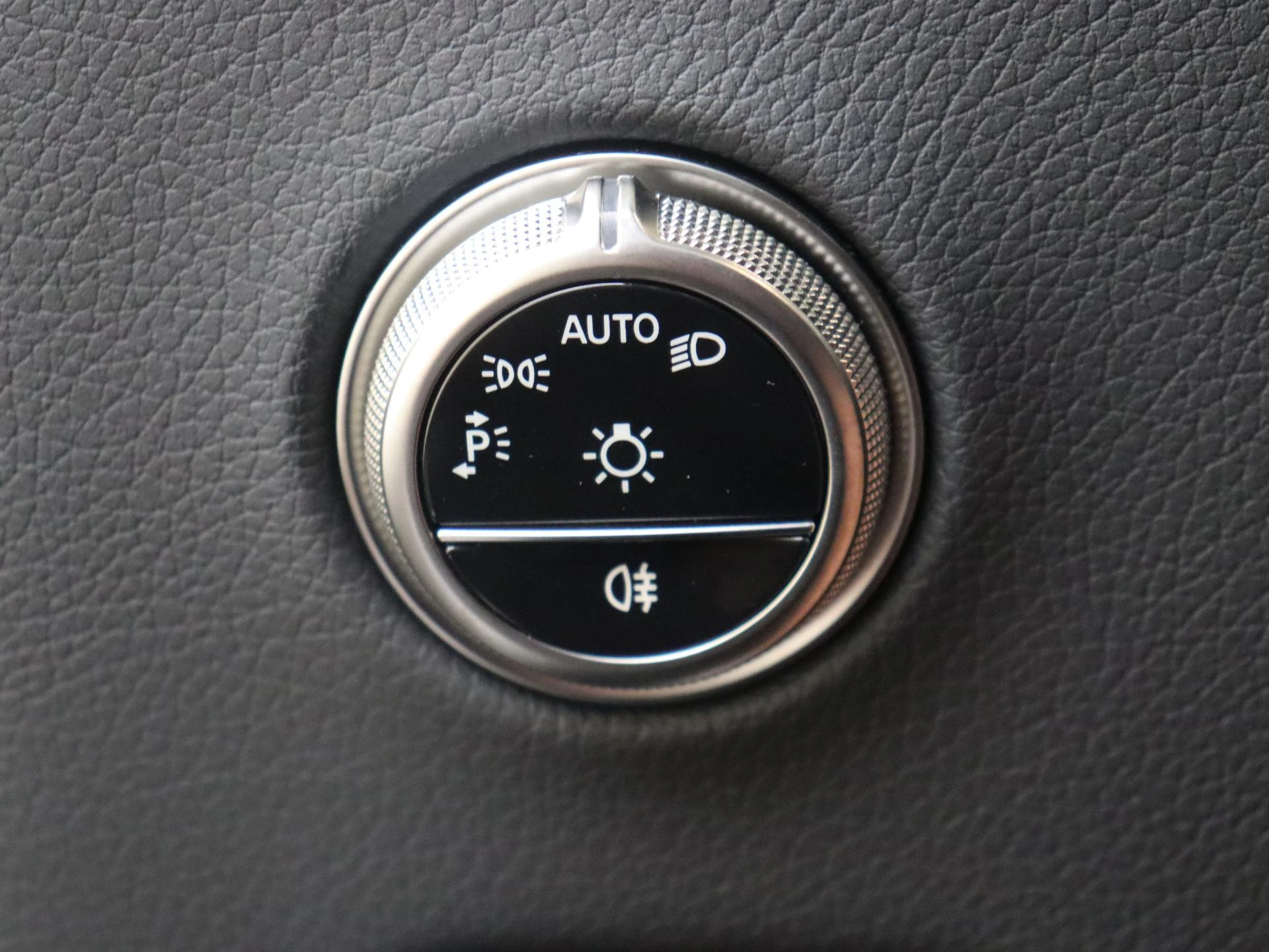 Mercedes-Benz-GLC-image-24
