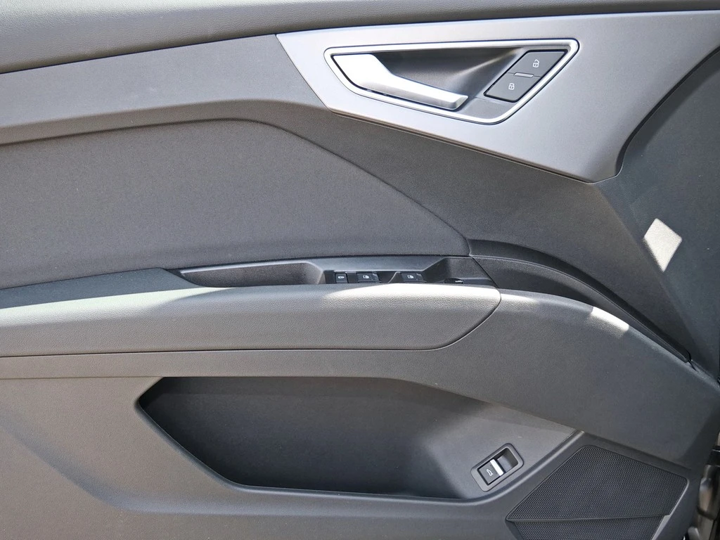 Audi-Q4 e-tron-image-14