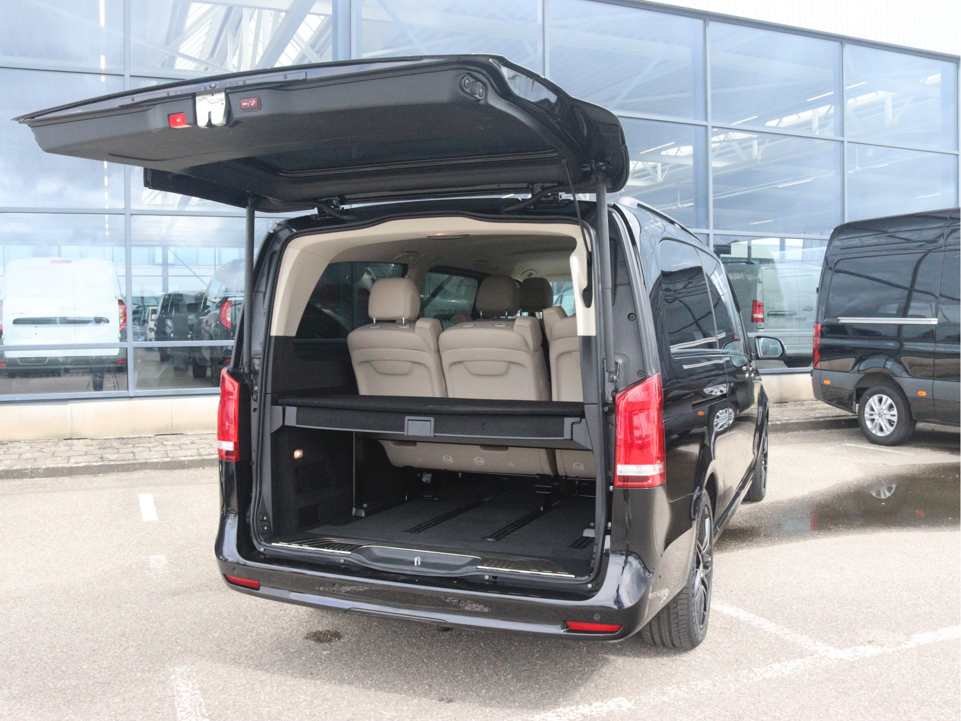 Mercedes-Benz-V-Klasse-image-2