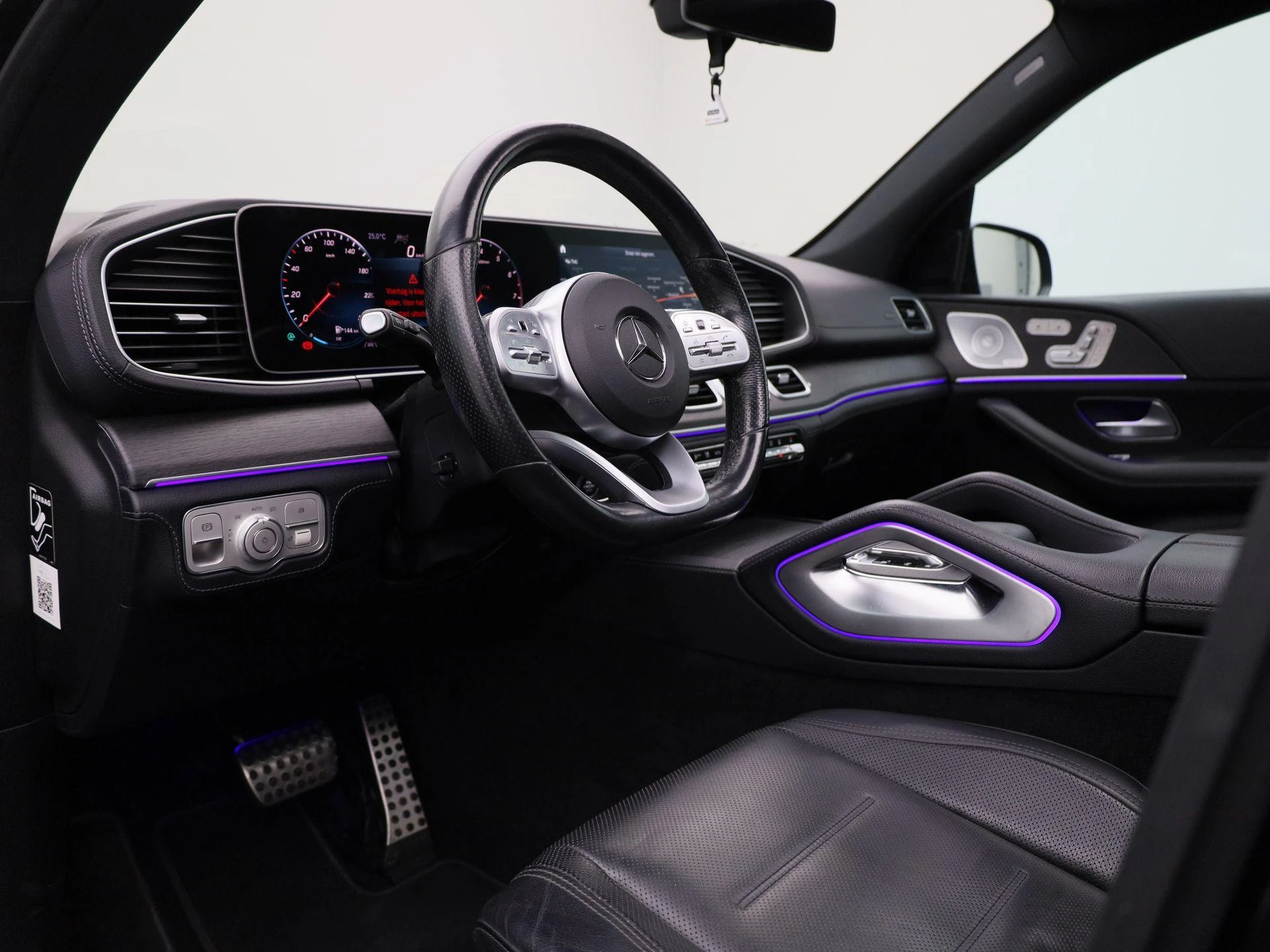 Mercedes-Benz-GLE-image-46