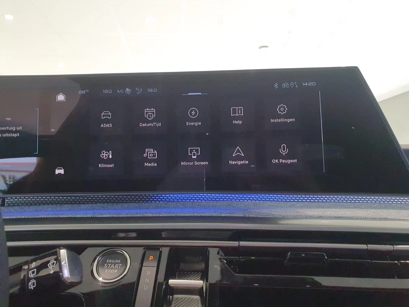 Peugeot-e-5008-image-17