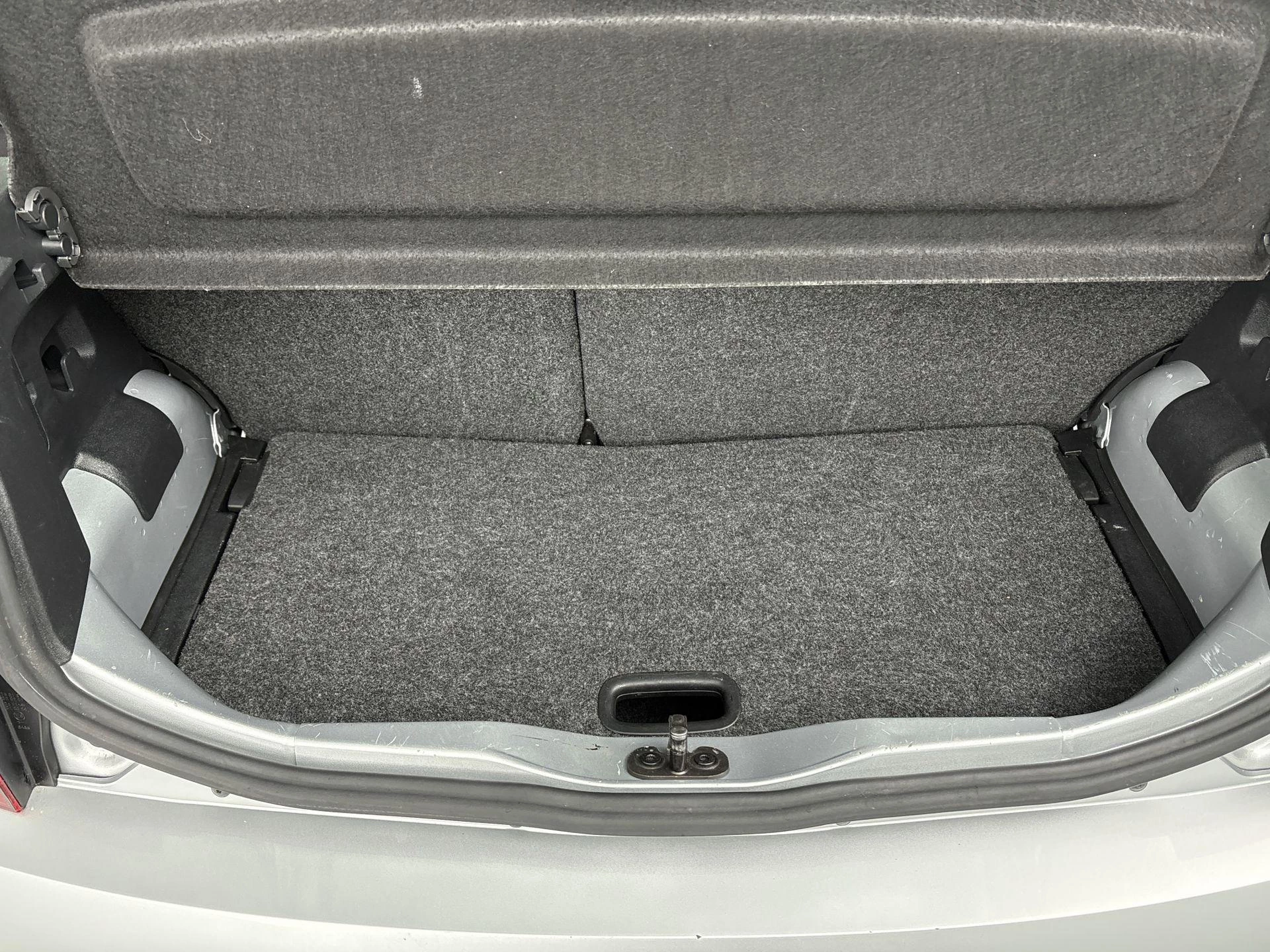 Volkswagen-up!-image-12