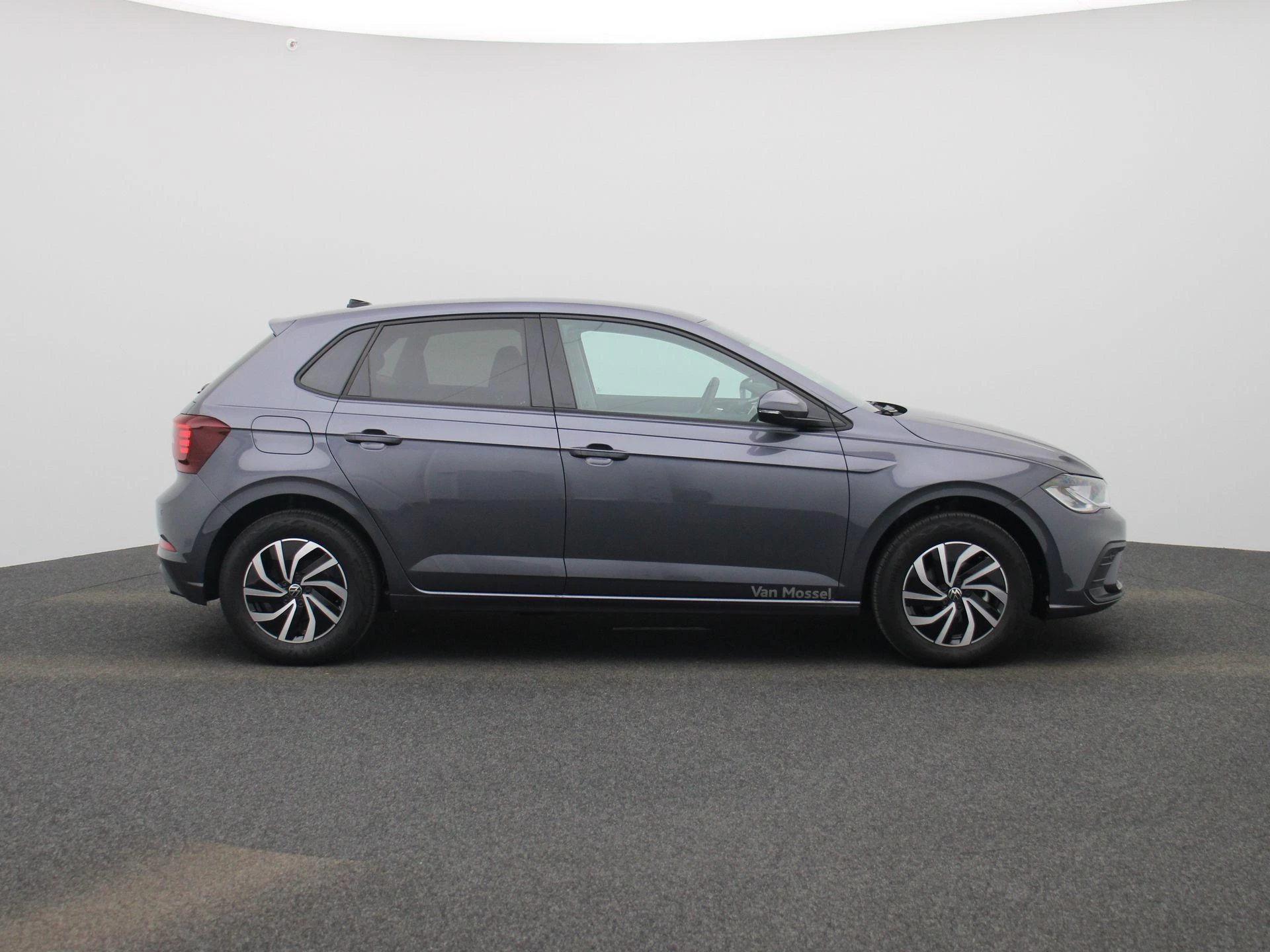 Volkswagen-Polo-image-5